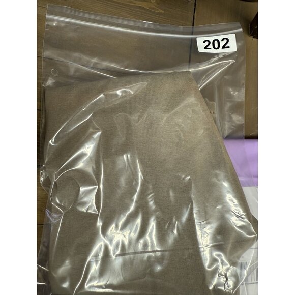 Skims Outdoor Leggings Medium NWOT - Picture 6 of 6